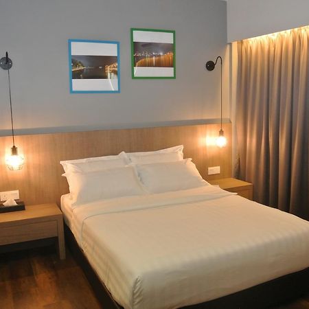 Riverside Boutique Hotel Kuantan Ngoại thất bức ảnh